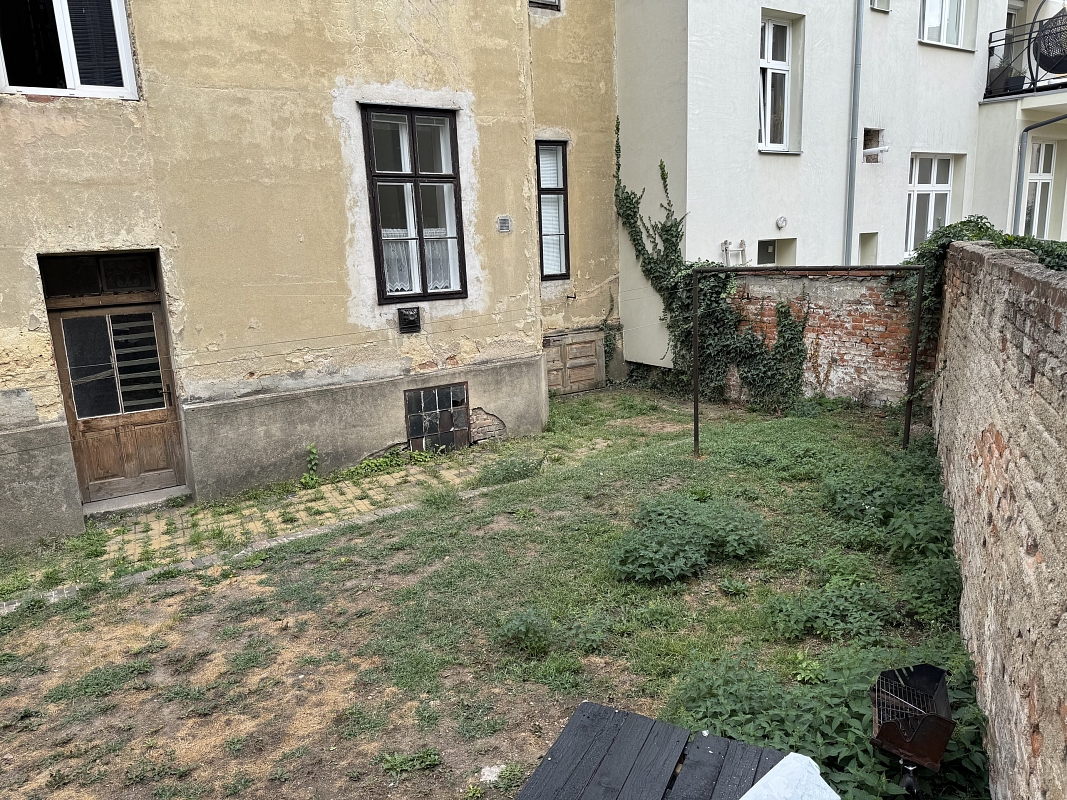 Dvorní prostor ve vnitrobloku