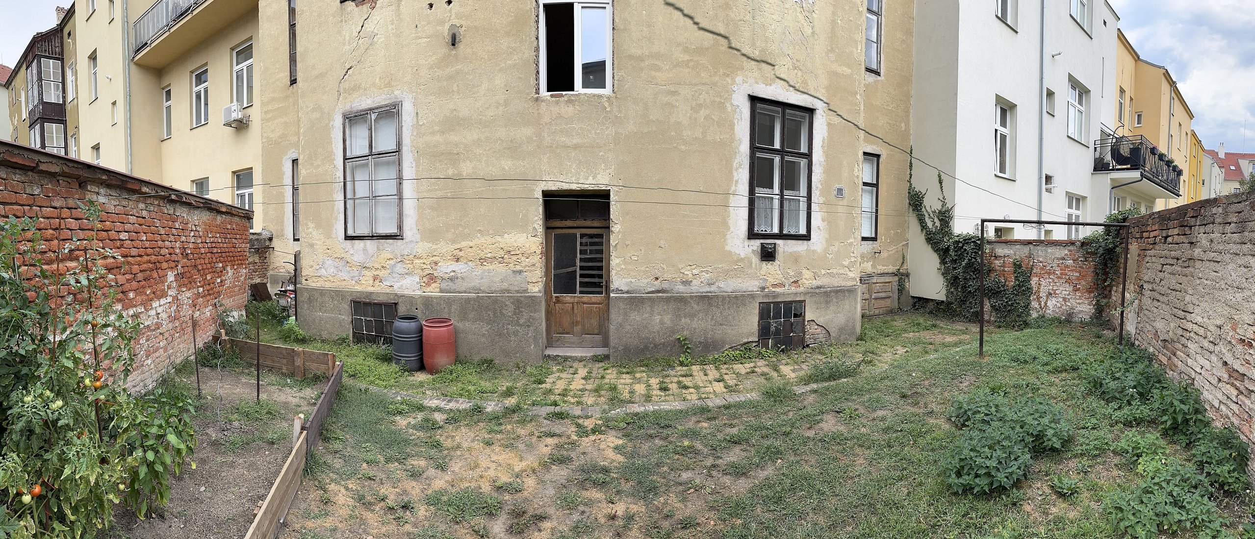 Dvorní prostor ve vnitrobloku
